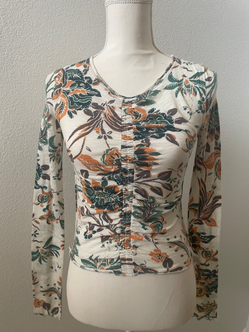 Free People Dreamed of You White Floral Print Long Sleeve Ruched Tee Top - Picture 2 of 6